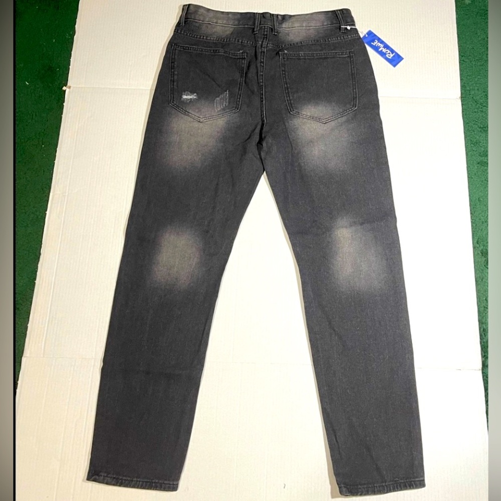 NWT GUYS RIPPED SKINNY JEANS SIZE 34"